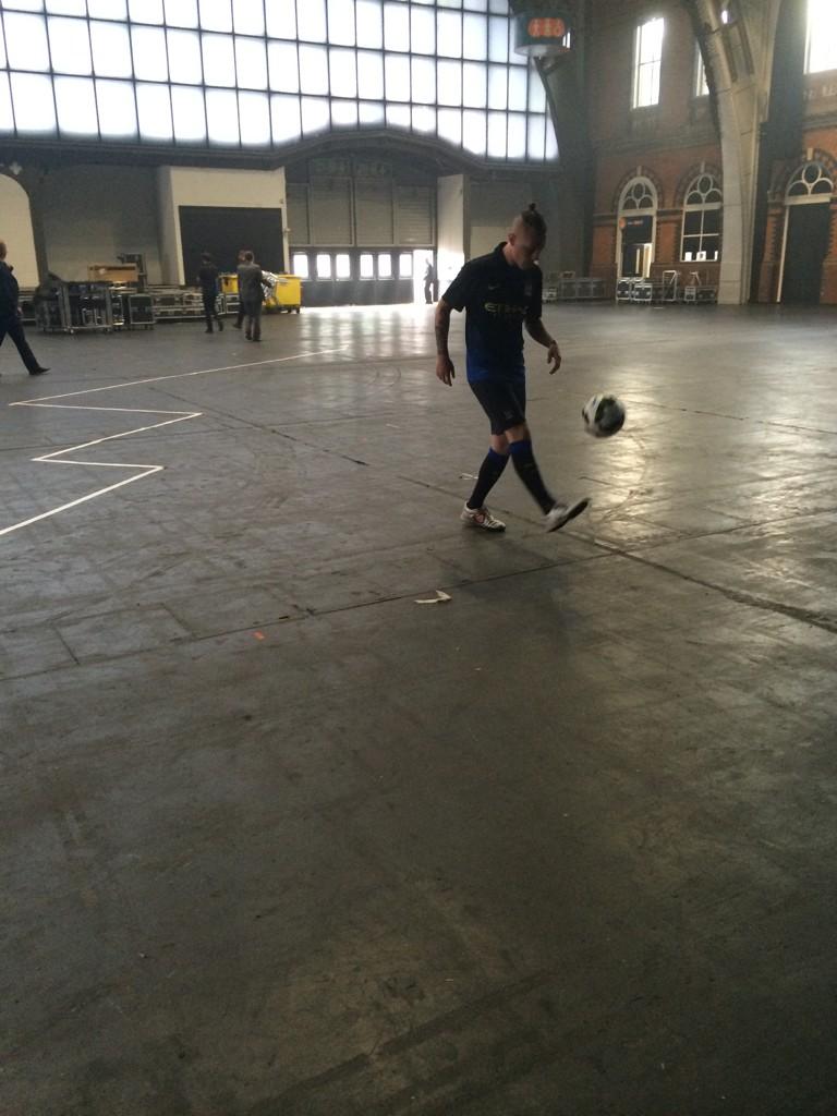 Oliver Hayes warms up back stage at City Live